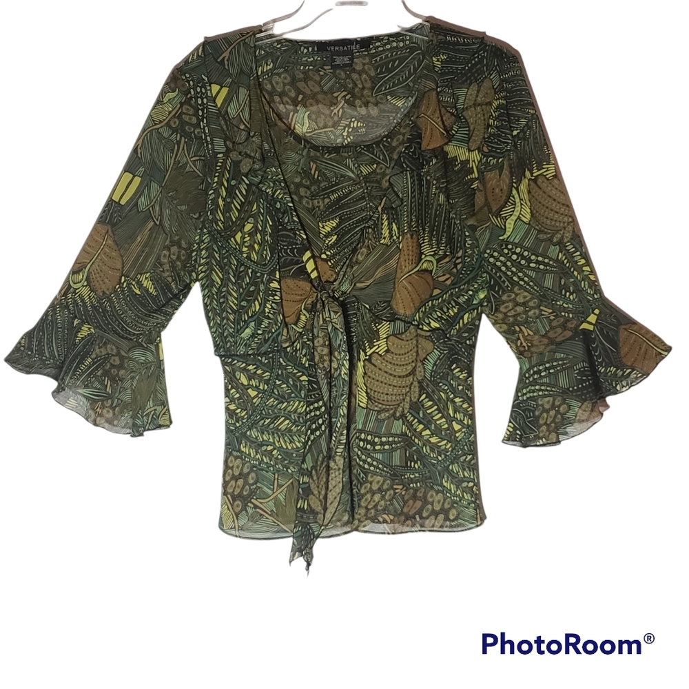 Versatile women's large jungle print tie front top. 355